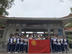 緬懷革命先烈 弘揚民族精神 ——梧州市電子科技職業技術學校師生清明祭掃烈